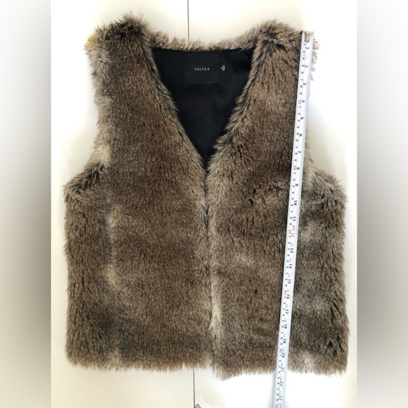 ARITZIA Talula Park Slope Sleeveless faux  Fur Vest size s - Picture 9 of 9